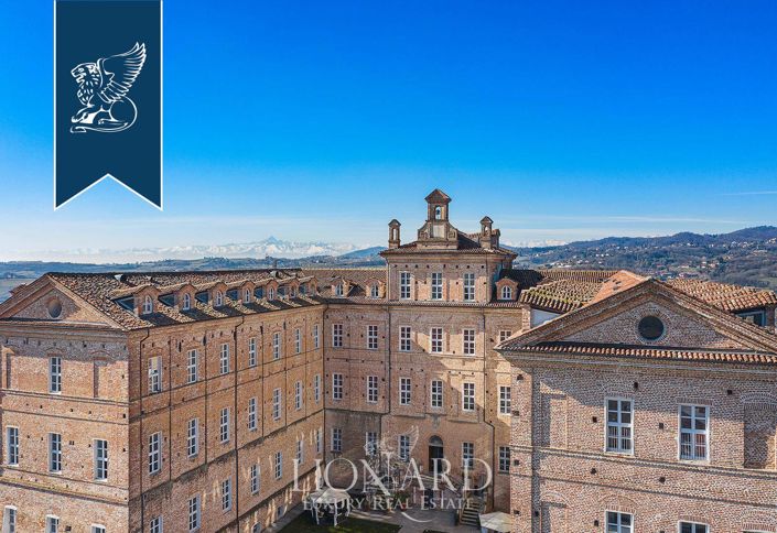 Image No.8-40 Bed Property for sale