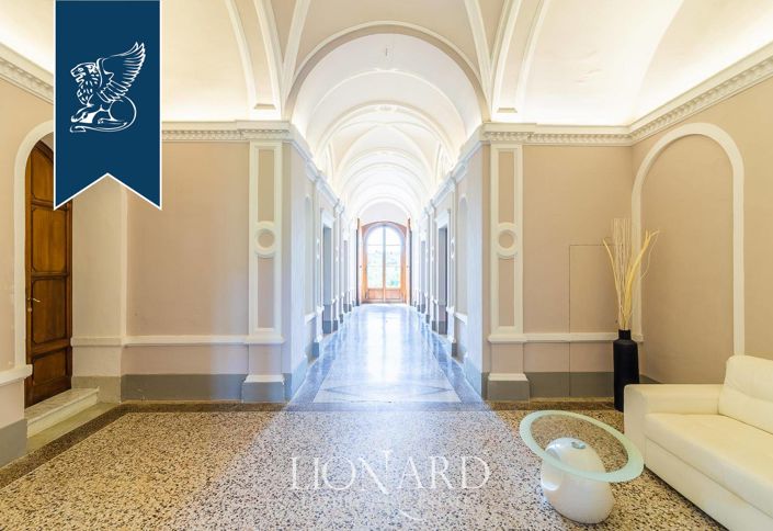 Image No.47-40 Bed Property for sale