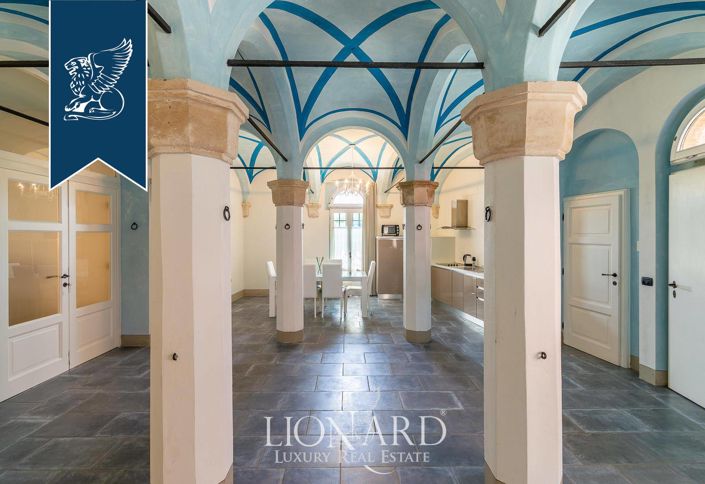 Image No.48-40 Bed Property for sale