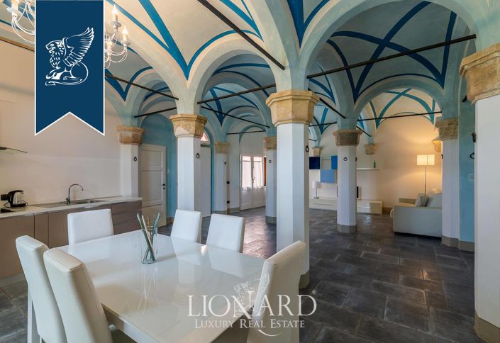 Image No.50-40 Bed Property for sale