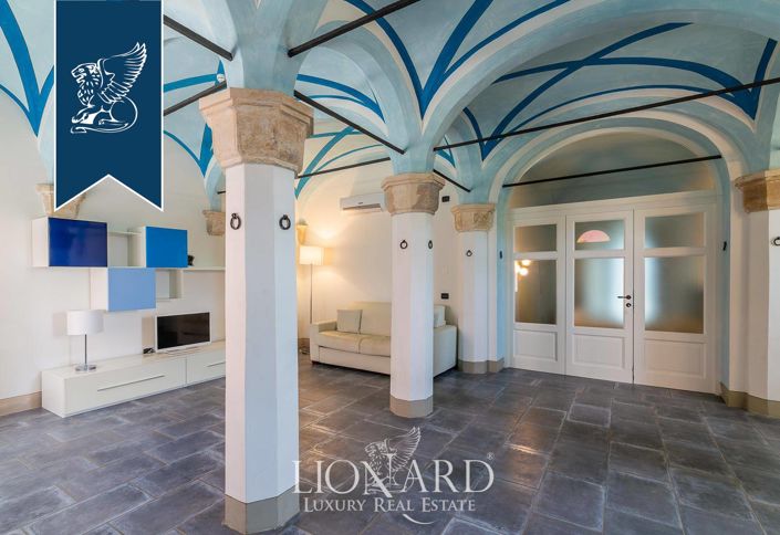 Image No.51-40 Bed Property for sale