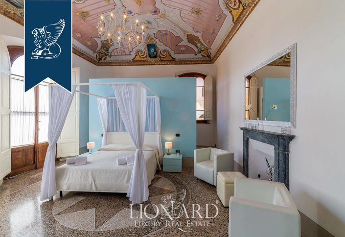 Image No.55-40 Bed Property for sale