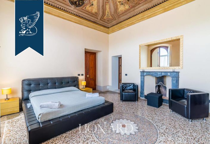 Image No.60-40 Bed Property for sale