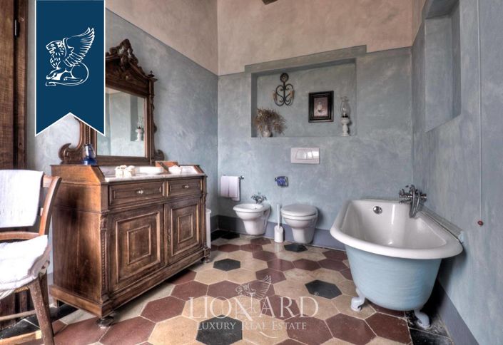 Image No.19-10 Bed Villa for sale