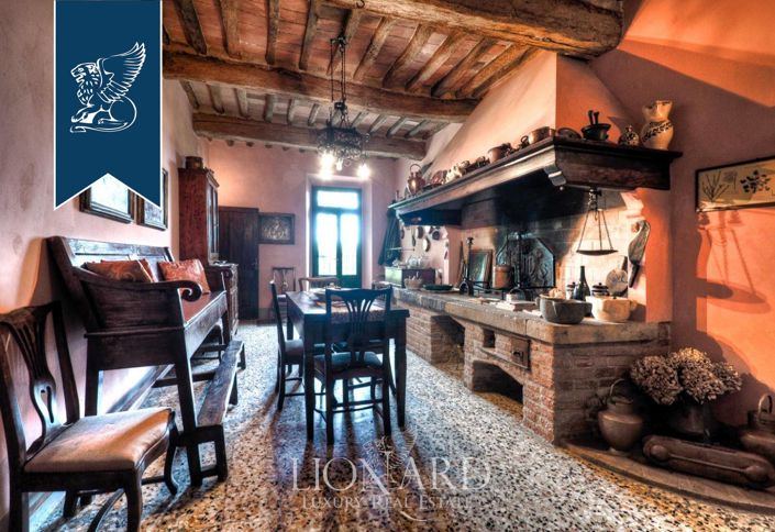 Image No.8-10 Bed Villa for sale