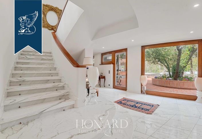 Image No.10-13 Bed Villa for sale