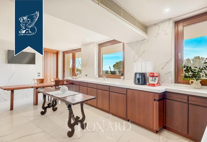 Image No.15-13 Bed Villa for sale