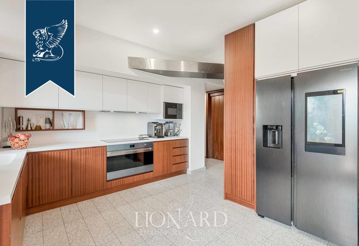 Image No.16-13 Bed Villa for sale