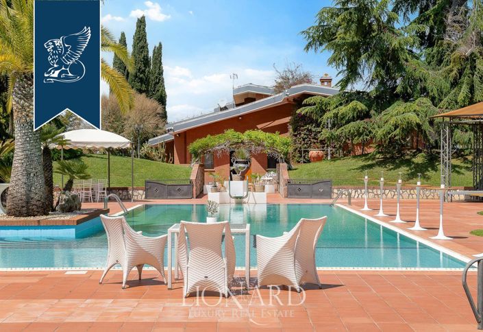 Image No.8-7 Bed Villa for sale