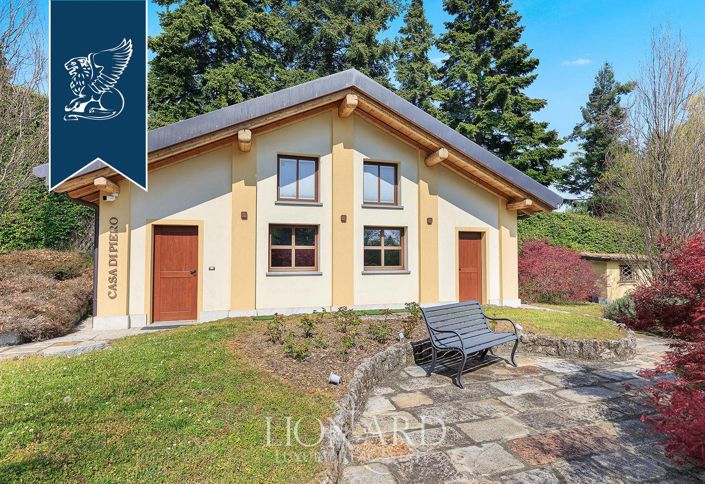 Image No.12-18 Bed Villa for sale