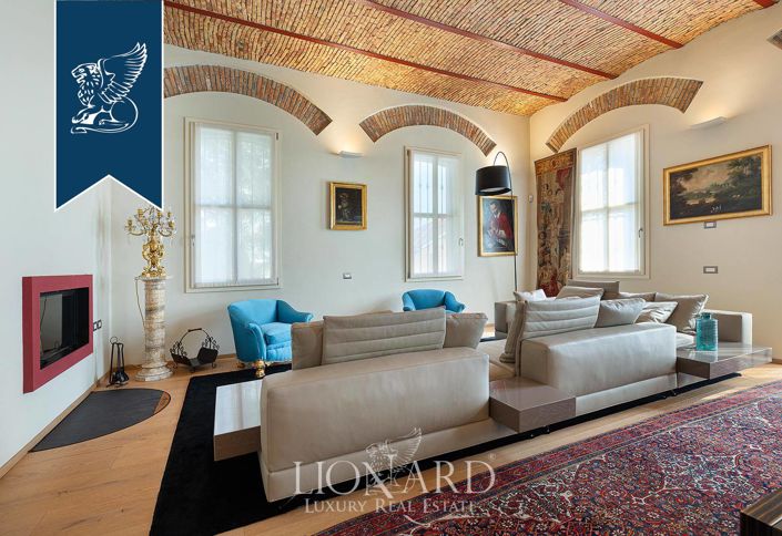 Image No.16-18 Bed Villa for sale