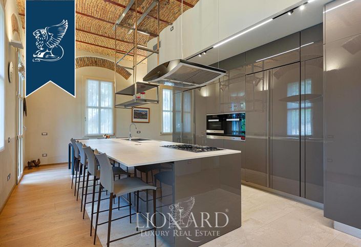 Image No.19-18 Bed Villa for sale