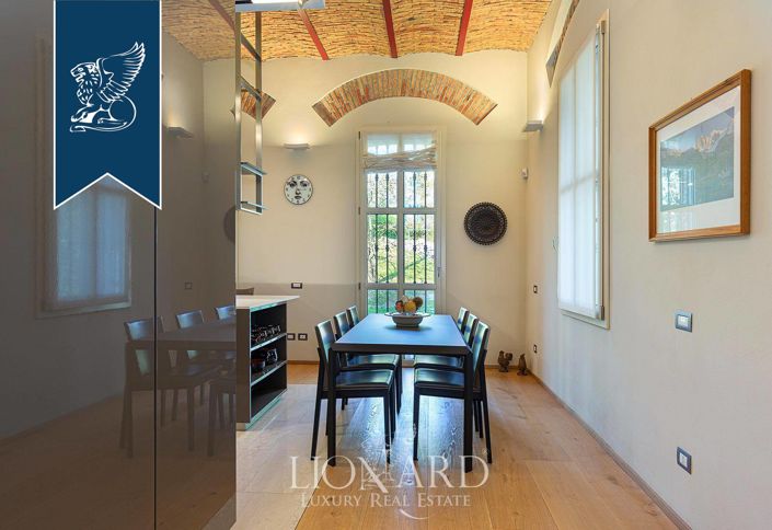 Image No.20-18 Bed Villa for sale