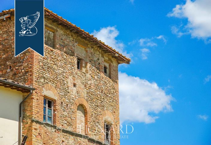 Image No.17-15 Bed Farmhouse for sale