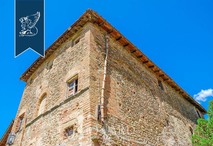 Image No.19-15 Bed Farmhouse for sale