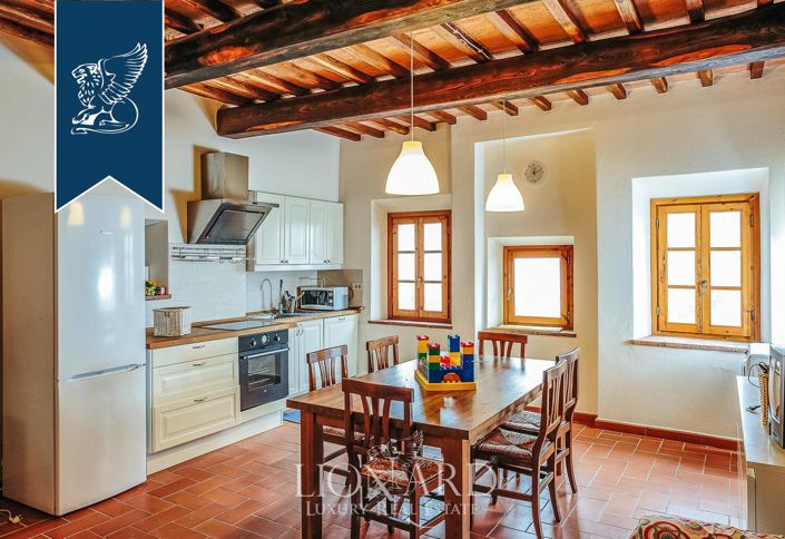 Image No.29-15 Bed Farmhouse for sale