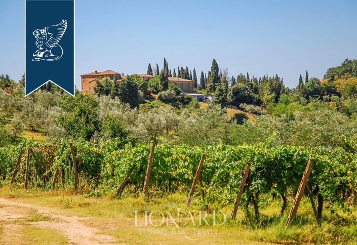 Image No.3-15 Bed Farmhouse for sale