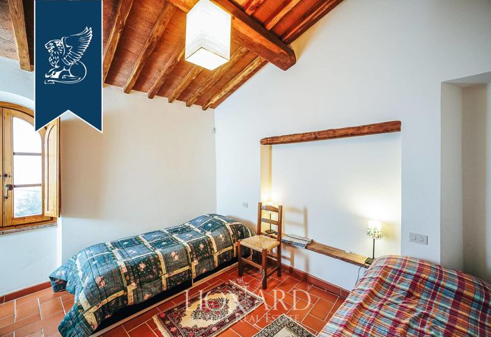 Image No.41-15 Bed Farmhouse for sale