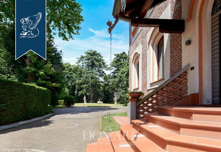 Image No.10-7 Bed Villa for sale