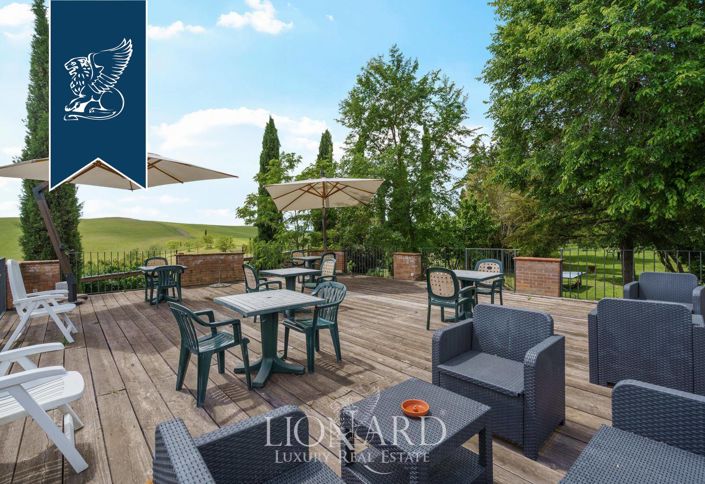 Image No.16-Ferme de 12 chambres à vendre à Asciano