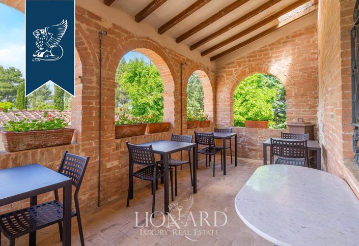 Image No.17-Ferme de 12 chambres à vendre à Asciano