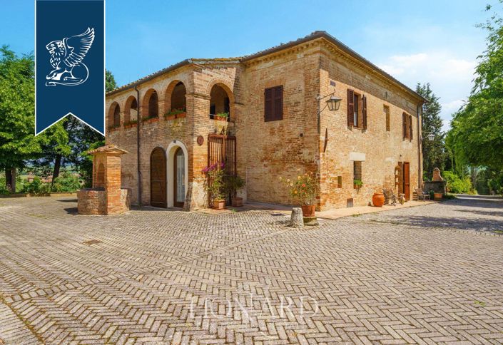 Image No.6-Ferme de 12 chambres à vendre à Asciano