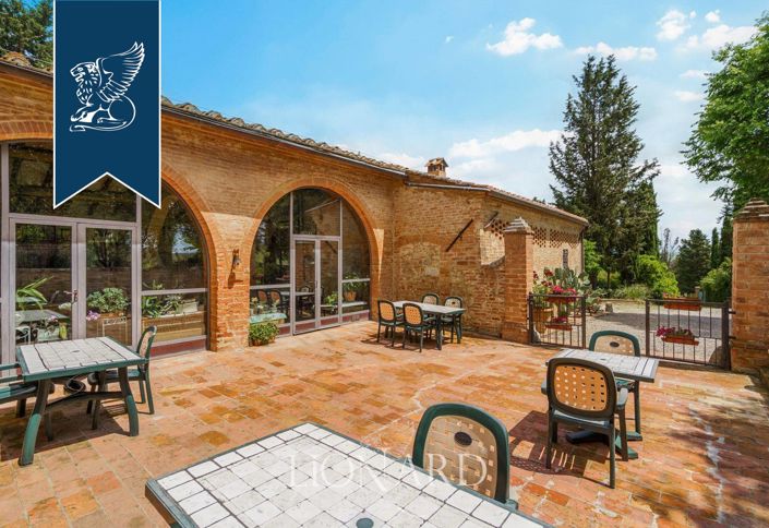 Image No.8-Ferme de 12 chambres à vendre à Asciano