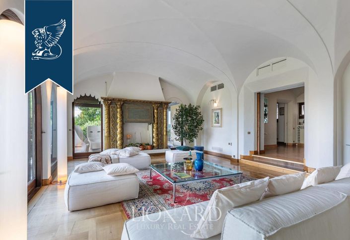 Image No.20-8 Bed Villa for sale