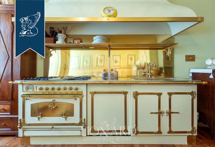 Image No.8-5 Bed Apartment for sale