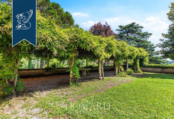 Image No.11-10 Bed Villa for sale