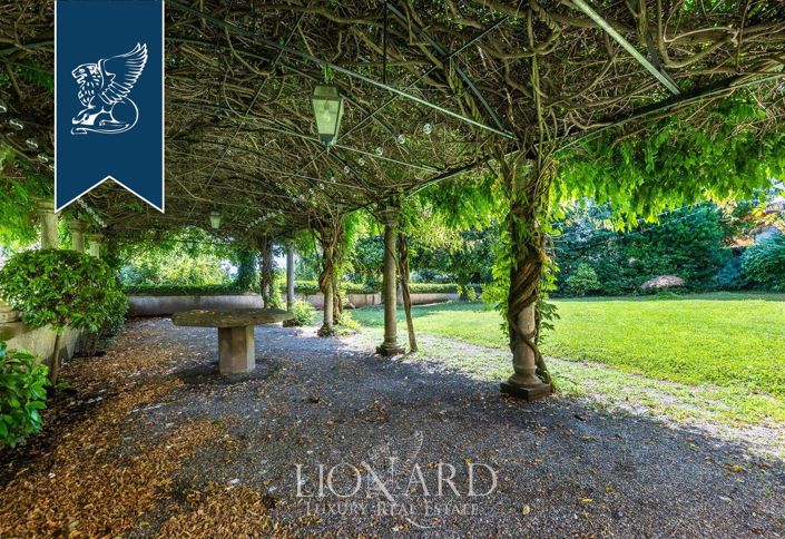 Image No.12-10 Bed Villa for sale