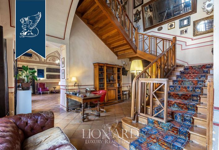 Image No.20-10 Bed Villa for sale