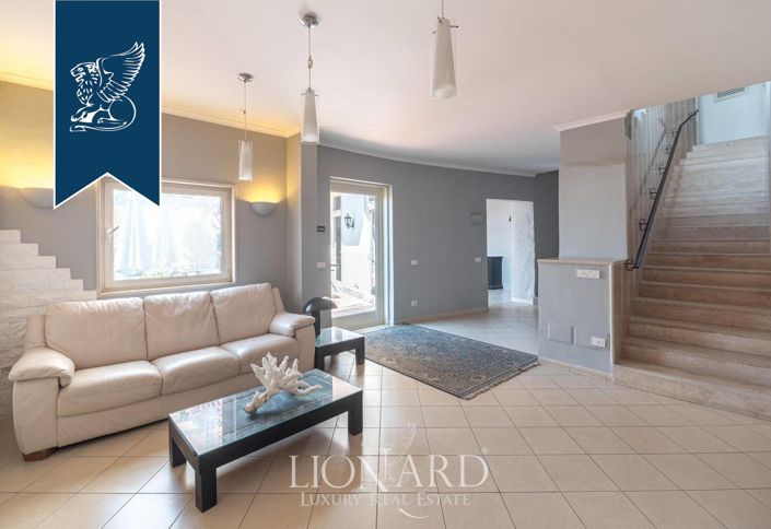 Image No.8-13 Bed Hotel for sale