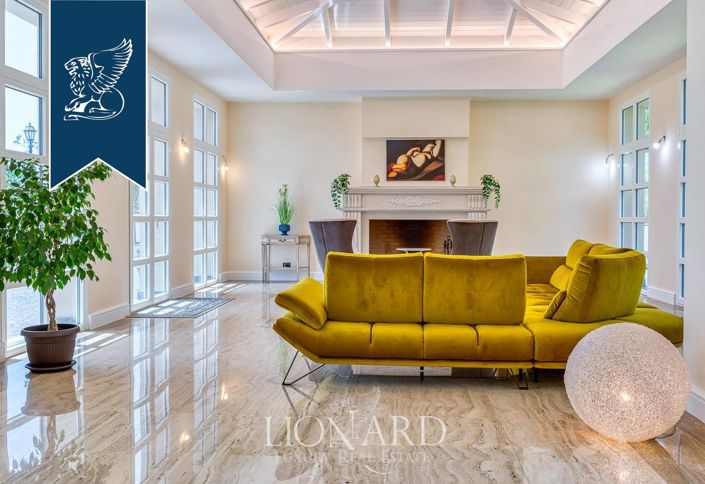 Image No.10-4 Bed Villa for sale