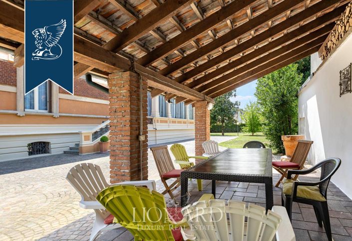 Image No.8-5 Bed Villa for sale