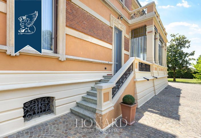 Image No.9-5 Bed Villa for sale