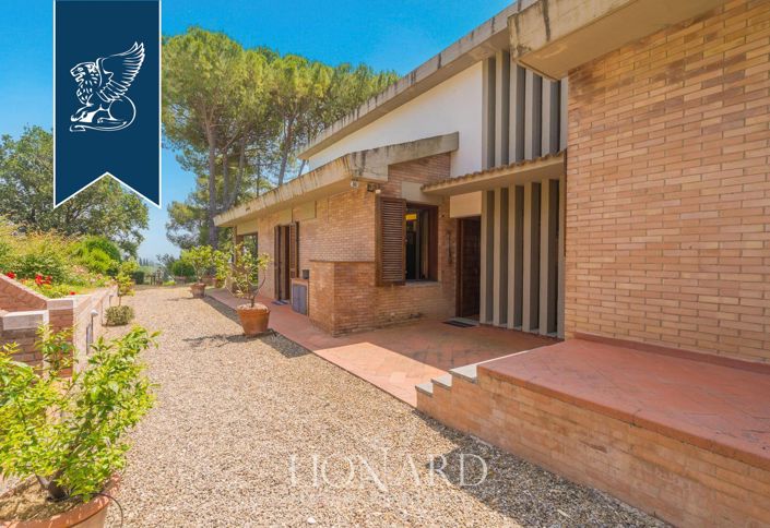 Image No.8-5 Bed Villa for sale