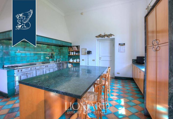 Image No.33-7 Bed Villa for sale