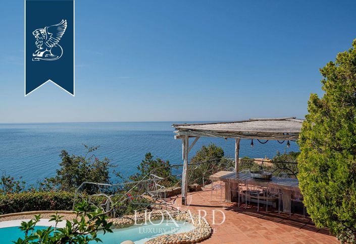 Image No.28-13 Bed Villa for sale