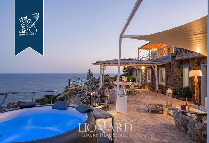 Image No.31-13 Bed Villa for sale