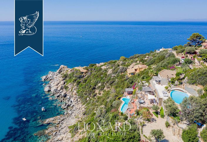 Image No.9-13 Bed Villa for sale