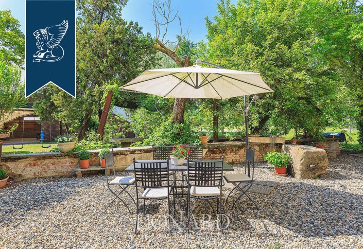 Image No.10-14 Bed Property for sale