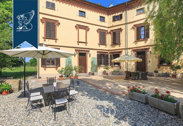 Image No.9-14 Bed Property for sale