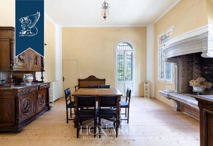 Image No.17-11 Bed Villa for sale