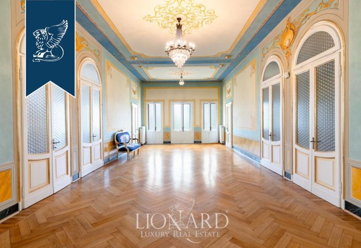 Image No.19-11 Bed Villa for sale