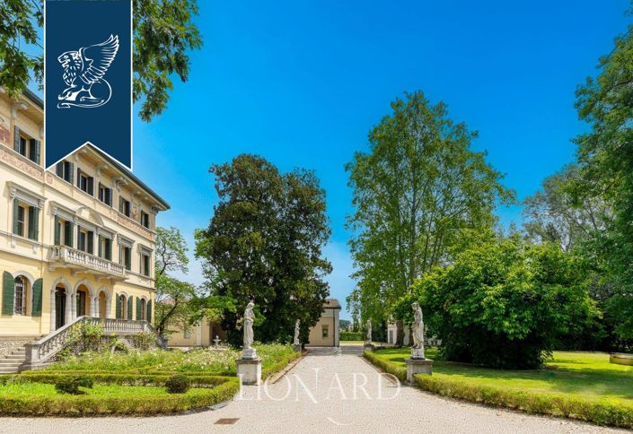 Image No.2-11 Bed Villa for sale