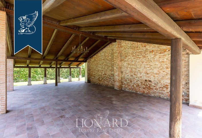 Image No.6-11 Bed Villa for sale