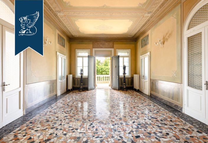 Image No.8-11 Bed Villa for sale