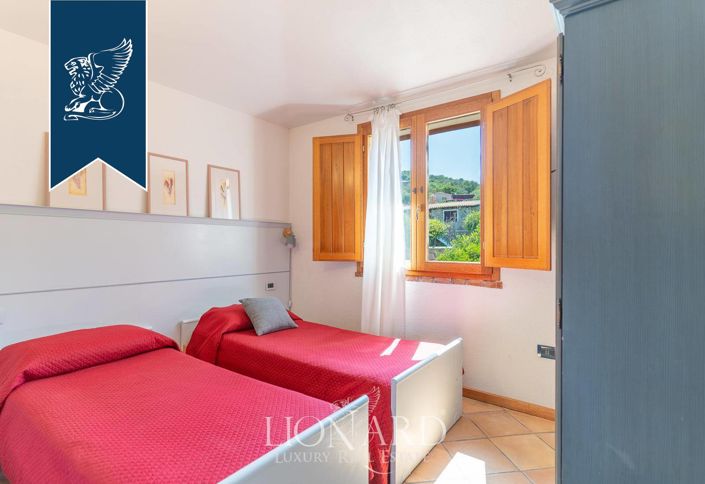 Image No.20-16 Bed Villa for sale