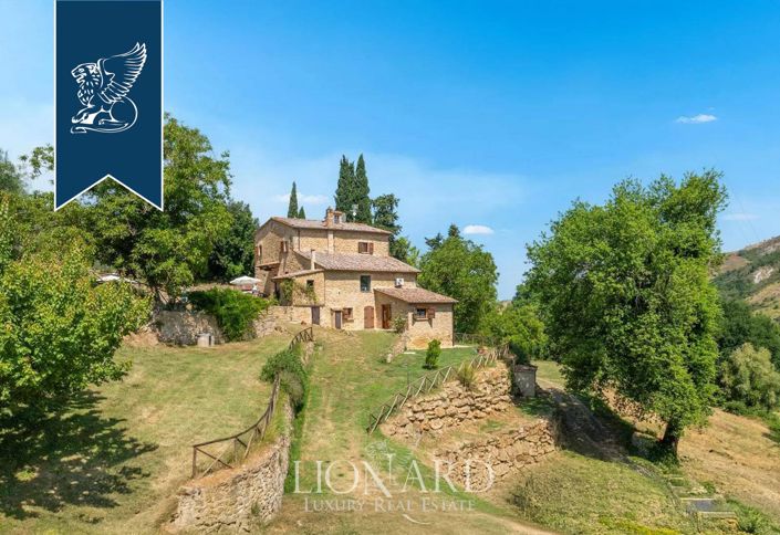 Image No.3-8 Bed Farmhouse for sale